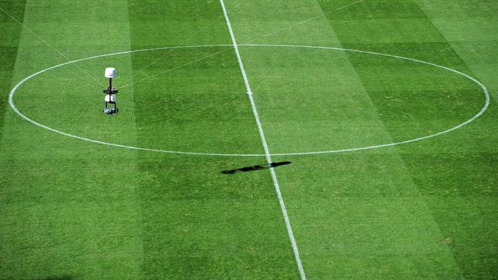 PORT ELIZABETH, SOUTH AFRICA - JUNE 18: A view of the spidercam system prior to the the 2010 FIFA World Cup South Africa Group D match between Germany and Serbia at Nelson Mandela Bay Stadium on June 18, 2010 in Port Elizabeth, South Africa. (Photo by Clive Mason/Getty Images)