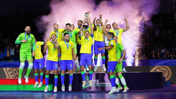 TASHKENT, UZBEKISTAN - OCTOBER 06: Players of Brazil celebrate victory as they lift the trophy following the FIFA Futsal World Cup Uzbekistan 2024 Final between Brazil and Argentina at Humo Arena on October 06, 2024 in Tashkent, Uzbekistan. (Photo by Alex Caparros - FIFA/FIFA via Getty Images)