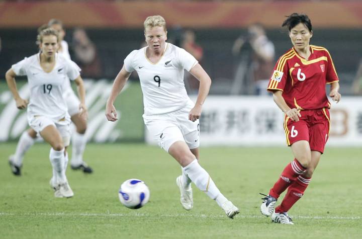 Xie Caixia (China ) tussles with Wendi Henderson (New Zealand) at the FIFA Women's World Cup China 200