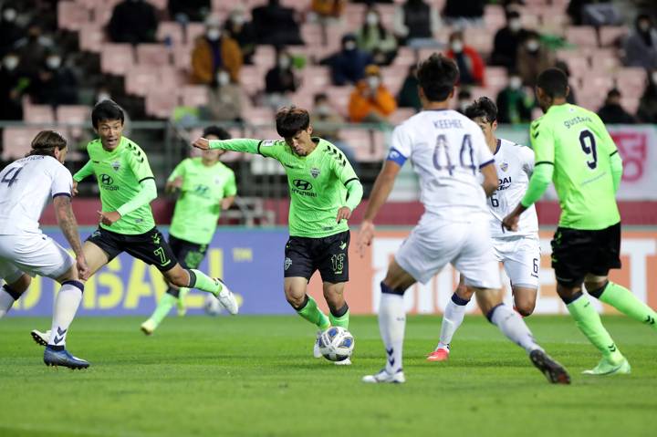 Jeonbuk Hyundai Motors v Ulsan Hyundai - AFC Champions League Quarter Final