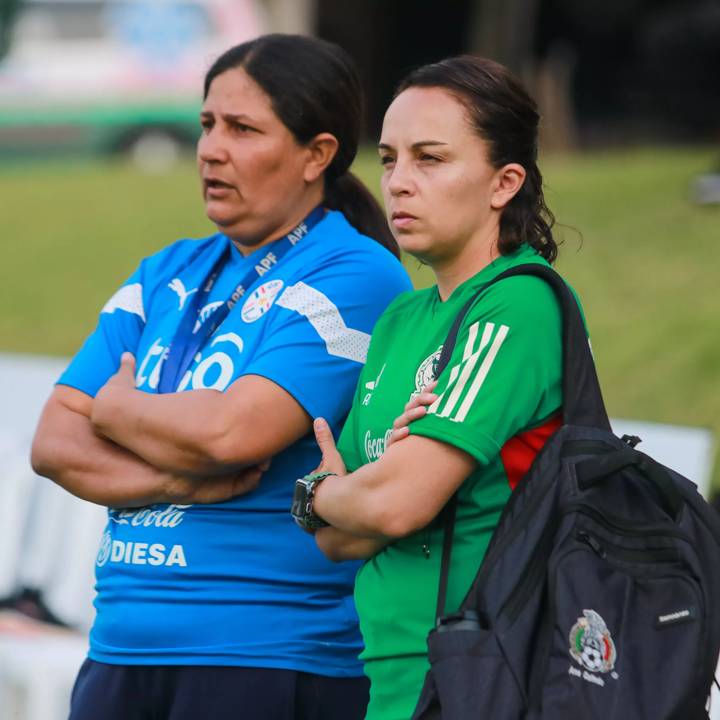 Mantee Ana Galindo (Mexico’s U20 women’s national team coach) visits her mentor Epifania Benítez (Paraguay U17 women’s national team coach) in Asunción, as part of the second edition of the FIFA Coach Mentorship Programme. Photo: courtesy of APF.