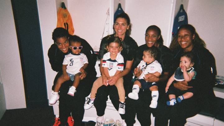 Goal Click - USWNT Mums and children