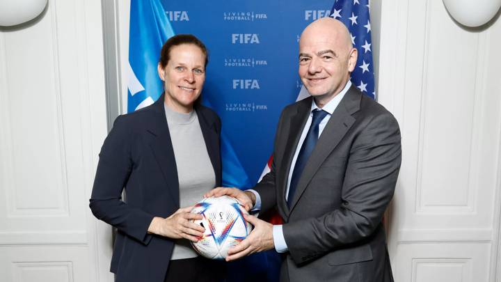 PARIS, FRANCE – May 28: FIFA President Gianni Infantino (R) with US Soccer President Cindy Cone (L) during FIFA President Gianni Infantino visit to Paris Office on May 28, 2022 in Paris, France. (Photo by Julien Hekimian/FIFA)