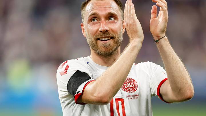 PARIS, FRANCE - JUNE 03: Christian Eriksen of Denmark celebrates with his teammates after winning France during the UEFA Nations League League A Group 1 match between France and Denmark at Stade de France on June 3, 2022 in Paris, France. (Photo by Antonio Borga/Eurasia Sport Images/Getty Images)