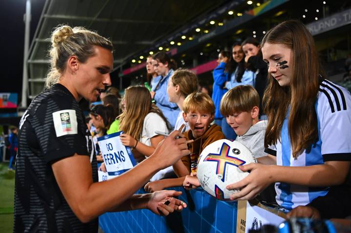 Hannah Wilkinson of New Zealand signs autographs