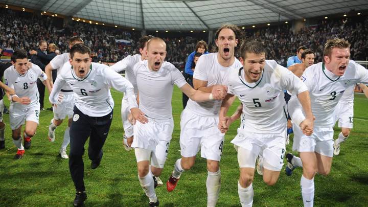 Slovenia's team celebrate after their World Cup 2010 qualifying play-off second leg football match between Slovenia and Russia, in Maribor, some 150 kilometers from capital Ljubljana, on November 18, 2009. Slovenia won 1:0 and was qualified for the WC2010 in South Africa.    AFP PHOTO/ HRVOJE POLAN (Photo credit should read HRVOJE POLAN/AFP via Getty Images)