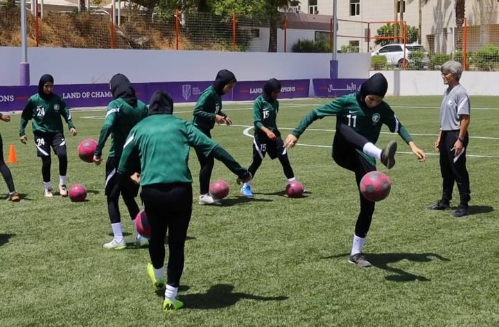 Training of the Saudi Arabian WNT 