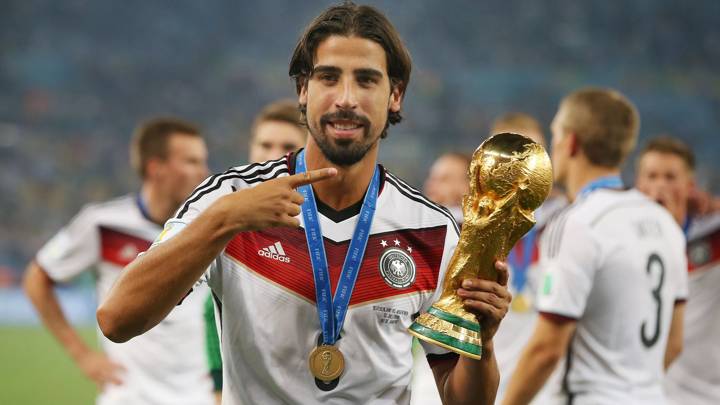 Football - Germany v Argentina - FIFA World Cup Brazil 2014 - Final - Estadio do Maracana, Rio de Janeiro, Brazil - 13/7/14.Germany's Sami Khedira celebrates with the FIFA World Cup trophy after victory.Mandatory Credit: Action Images / Lee Smith.Livepic.EDITORIAL USE ONLY.