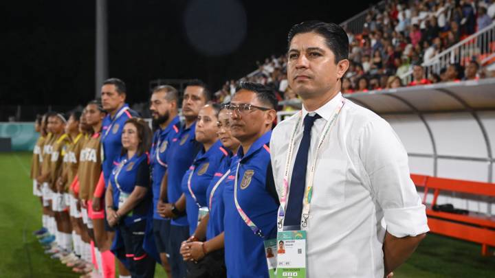 SANTIAGO DE LOS CABALLEROS, DOMINICAN REPUBLIC - OCTOBER 16: Eduardo Moscoso, Head Coach of Ecuador, looks on during the FIFA U-17 Women's World Cup Dominican Republic 2024 Group A match between Dominican Republic and Ecuador at CFC Stadium on October 16, 2024 in Santiago De Los Caballeros, Dominican Republic. (Photo by Pedro Vilela - FIFA/FIFA via Getty Images)