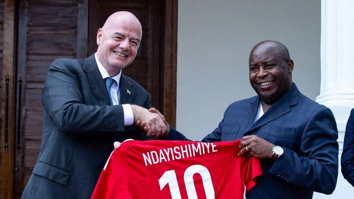 BUJUMBURA, BURUNDI - OCTOBER 21: FIFA President Gianni Infantino meets with the President of Burundi Évariste Ndayishimiye during his visit to Burundi on October 21, 2023 in Bujumbura, Burundi. (Photo by Nitanga Tchandrou/FIFA)