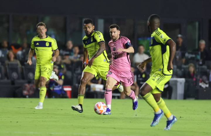 Inter Miami's Argentine forward #10 Lionel Messi 