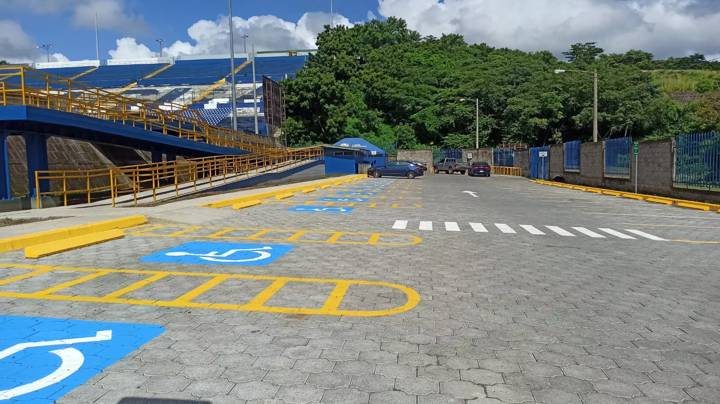 Vista exterior del Estadio Nacional de Nicaragua en Managua, Nicaragua