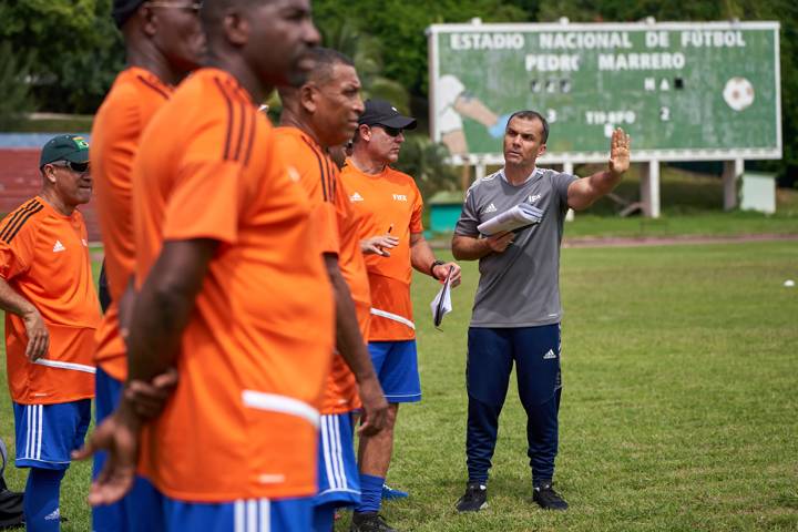 Antonio Cimirro, Coaching instructor of the CBF Academy, talks to course participants at the Pedro Marrero stadium, during the FIFA Forward Development Partnership Cuba (AFC) and Brazil