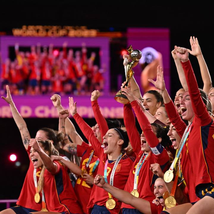 SYDNEY, AUSTRALIA - AUGUST 20: Spain lift the FIFA Women's World Cup 2023 Winner's Trophy during the trophy ceremony after the FIFA Women's World Cup Australia & New Zealand 2023 Final match between Spain and England at Stadium Australia on August 20, 2023 in Sydney / Gadigal, Australia. (Photo by Harold Cunningham/FIFA)