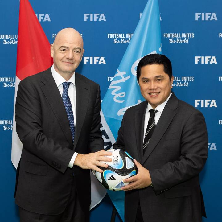 PARIS, FRANCE - APRIL 06:  FIFA President Gianni Infantino (L) and Indonesian Football Association President Erick Thohir (R) during a meeting at FIFA Paris Offices on April 06, 2023 in Paris, France. (Photo by Léo-Paul Ridet - FIFA)