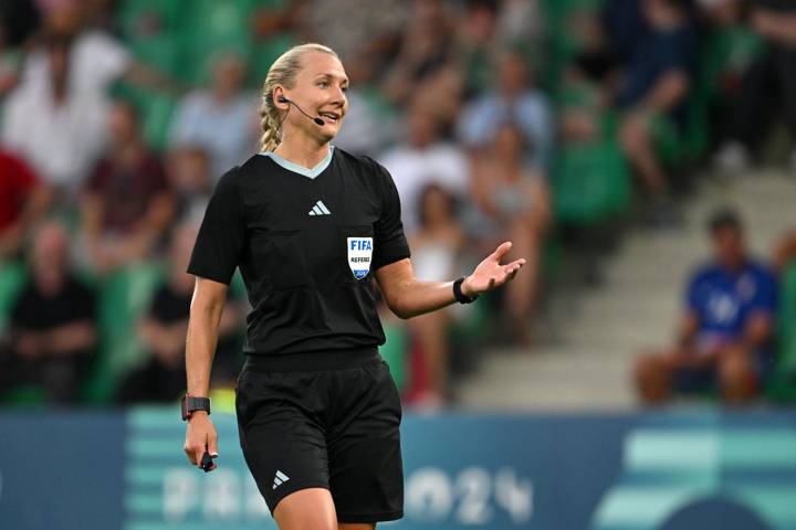 Referee Tess Olofsson gestures