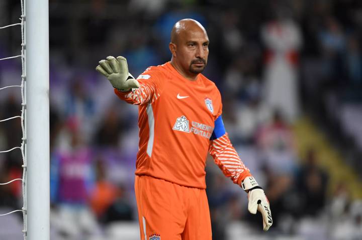 Oscar Perez in action for Pachuca at UAE 2017