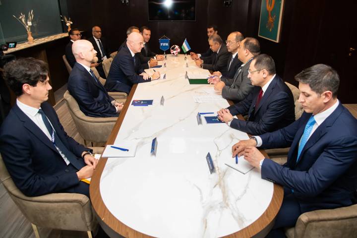 FIFA President Gianni Infantino meets with Prime Minister of Uzbekistan Abdulla Aripov and delegates 