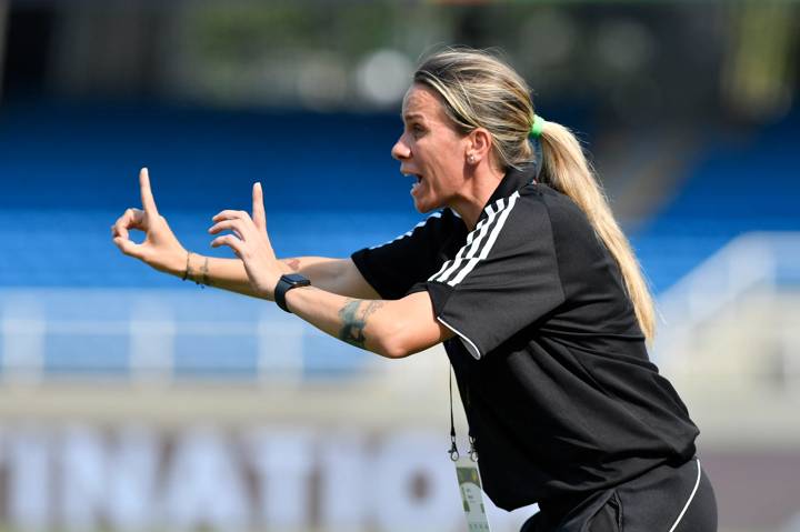  Pamela Conti, Head Coach of Venezuela, reacts