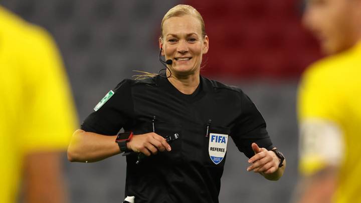 MUNICH, GERMANY - SEPTEMBER 30: Referee Bibiana Steinhaus gestures during the Supercup 2020 match between FC Bayern Muenchen and Borussia Dortmund at Allianz Arena on September 30, 2020 in Munich, Germany. (Photo by Alexander Hassenstein/Getty Images )