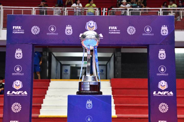 Image of the Liga Nacional de Futsal Argentina trophy