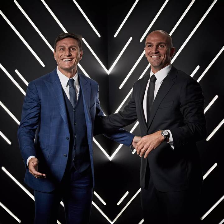 LONDON, ENGLAND - SEPTEMBER 24: Javier Zanetti and Esteban Cambiasso pictured inside the photo booth prior to The Best FIFA Football Awards at Royal Festival Hall on September 24, 2018 in London, England.  (Photo by Michael Regan - FIFA/FIFA via Getty Images)