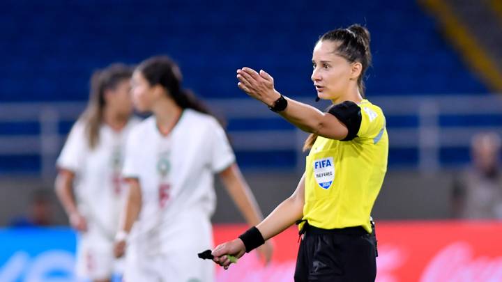 CALI, COLOMBIA - SEPTEMBER 01: Referee Iuliana Elena Demetrescu gestures during the FIFA U-20 Women's World Cup Colombia 2024 match between Paraguay and Morocco at Estadio Pascual Guerrero on September 01, 2024 in Cali, Colombia. (Photo by Gabriel Aponte - FIFA/FIFA via Getty Images)