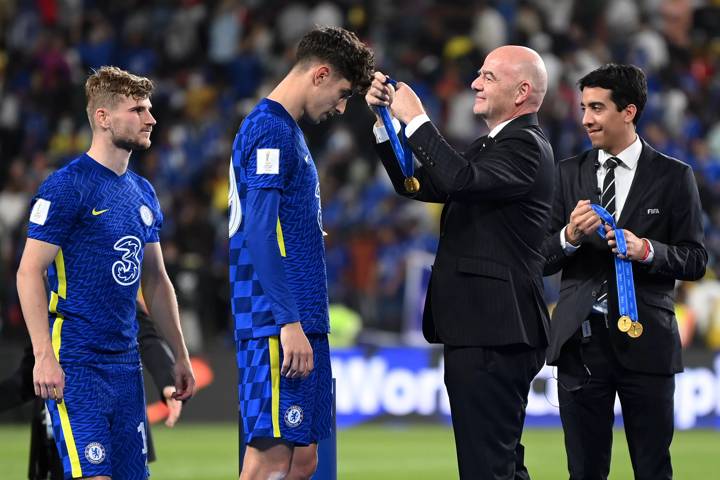 The FIFA President presents Kai Havertz who scored the winning goal, with his FIFA Club World Cup UAE 2021 winners medal