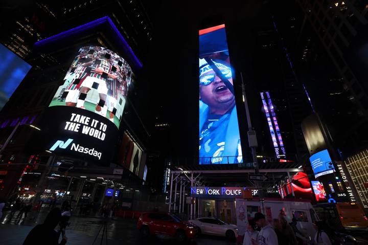 NEW YORK, UNITED STATES - SEPTEMBER 28: Times Square screens showcase the FIFA Club World Cup (FCWC25) on September 28, 2024 in New York, United States. (Photo by Ira Black - FIFA/FIFA via Getty Images)