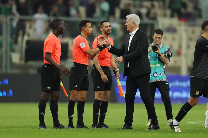 Vladimir Petkovic, Head Coach of Algeria, interacts with match referee Abdelaziz Bouh