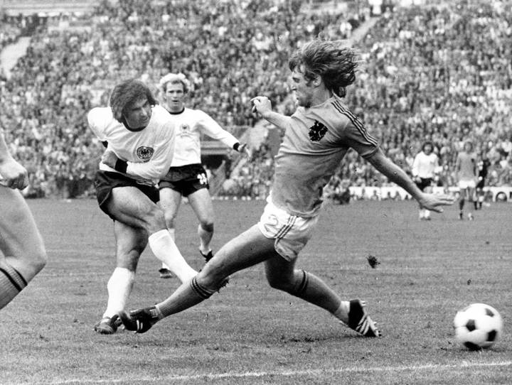 Gerd Müller scores in the 1974 FIFA World Cup Final