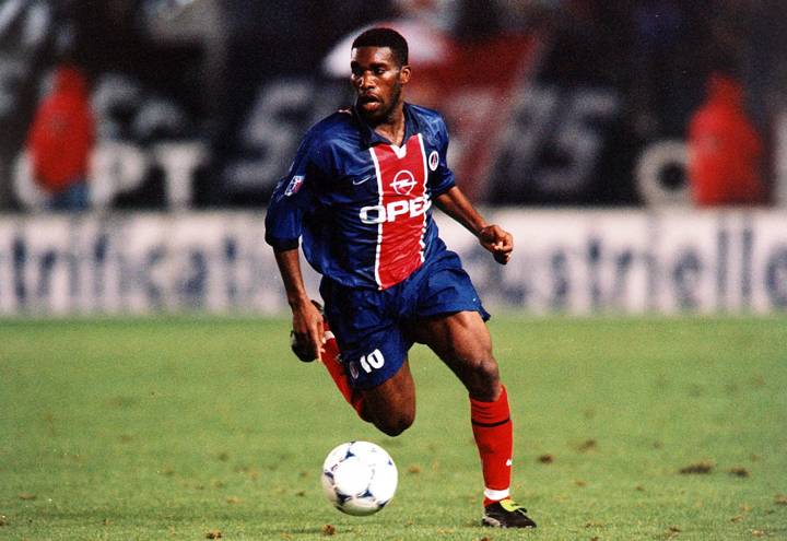 Jay-Jay Okocha sous les couleurs du Paris Saint-Germain