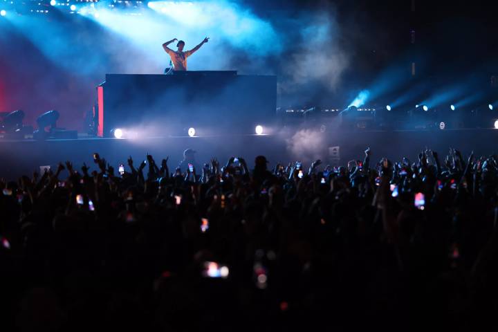 Calvin Harris performs at the FIFA World Cup 2022 Qatar - FIFA Fan Festival