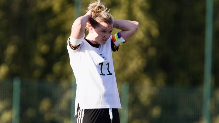 Kapitänin Alexandra Popp stand nach ihrer Verletzung das erste Mal wieder im Kader des deutschen Teams.