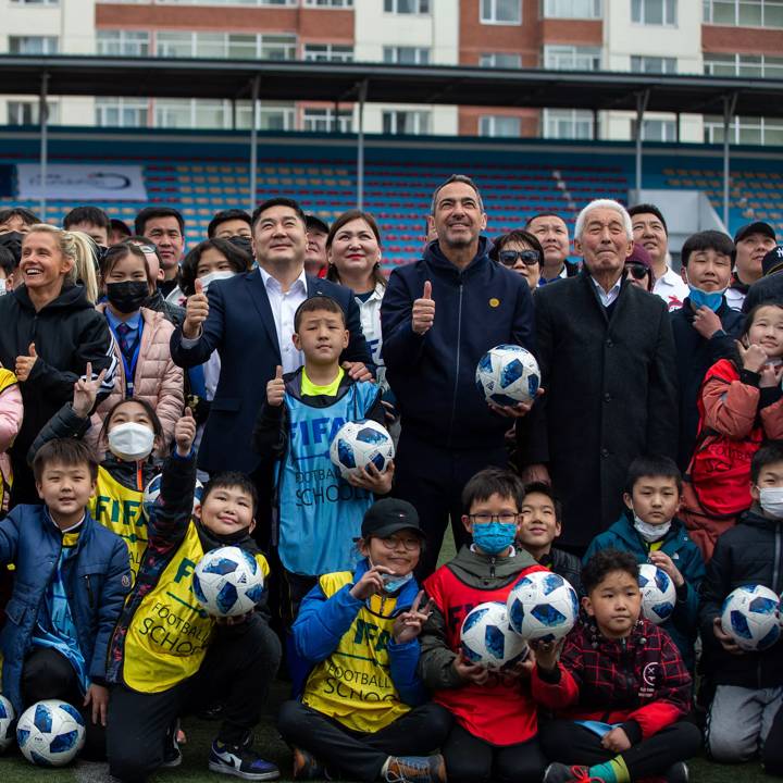 MONGOLIA, ULANBATOR - APRIL 11: South Korean defender Cha Du-Ri (center L), Germany midfielder Julia Simic (center 2nd L), President of Mongolian Football Federation Ganbaatar Amgalanbaatar (center C), FIFA Foundation CEO Youri Djorkaeff (center 2nd R), former France international Jean Djorkaeff (center R) take a group photo with studentern during the FIFA Football 4 Schools workshop on April 11, 2022 in Ulanbator, Mongolia. (Photo by Byambasuren Byamba Ochir - FIFA/FIFA via Getty Images via AFP)