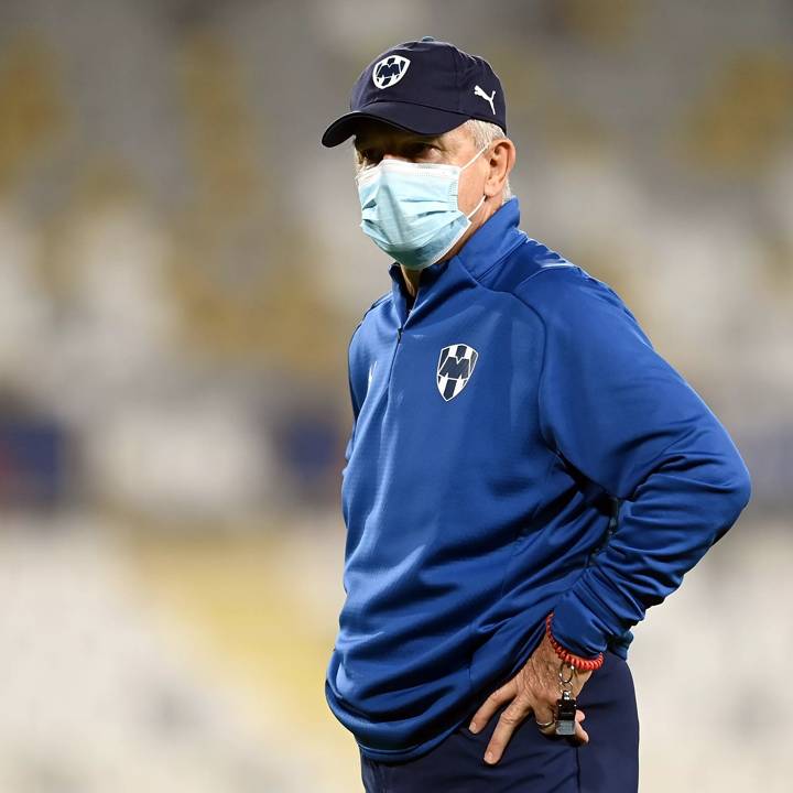 ABU DHABI, UNITED ARAB EMIRATES - FEBRUARY 04: Head coach Javier Aguirre of CF Monterrey looks on during the CF Monterrey training session at Al Nahyan Stadium on February 04, 2022 in Abu Dhabi, United Arab Emirates. (Photo by Michael Regan - FIFA/FIFA via Getty Images)