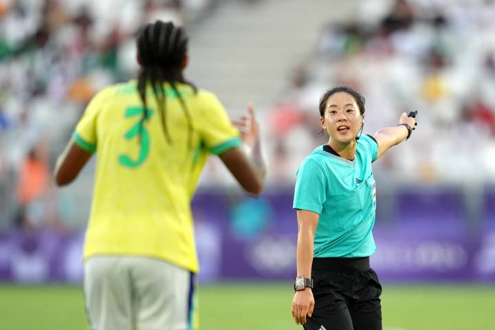 Referee Kim Yu-jeong reacts 