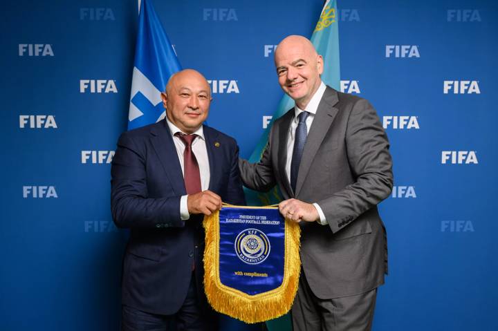 FIFA President Gianni Infantino exchanges a pennant with with Football Federation of Kazakhstan President Adilet Barmenkulov