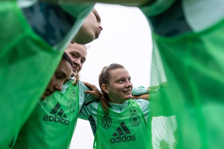 FRANKFURT AM MAIN, GERMANY - OCTOBER 18: General action of the Women’s U-19 national team during a training session at the FIFA Forward Programme new DFB campus on October 18, 2022 in Frankfurt am Main, Germany. (Photo by Simon Hofmann - FIFA/FIFA via Getty Images)