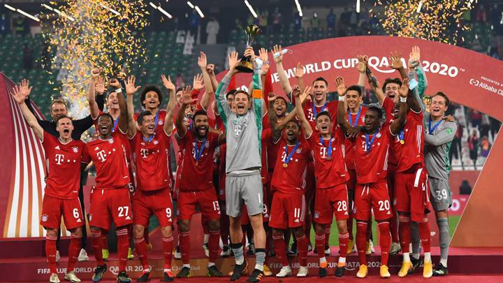 DOHA, QATAR - FEBRUARY 11: Manuel Neuer of FC Bayern Muenchen lifts the FIFA Club World Cup Qatar 2020 trophy after the FIFA Club World Cup Qatar 2020 Final between FC Bayern Muenchen and Tigres UANL at the Education City Stadium on February 11, 2021 in Doha, Qatar. (Photo by David Ramos - FIFA/FIFA via Getty Images)