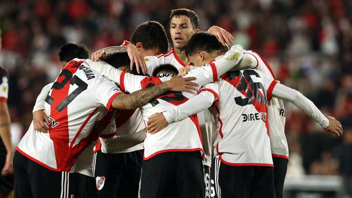 River Plate's forward Facundo Colidio (hidden) celebrates with teammates after scoring a goal against Central Cordoba during their Argentine Professional Football League Tournament match at El Monumental stadium in Buenos Aires, on May 11, 2024. (Photo by ALEJANDRO PAGNI / AFP) (Photo by ALEJANDRO PAGNI/AFP via Getty Images)