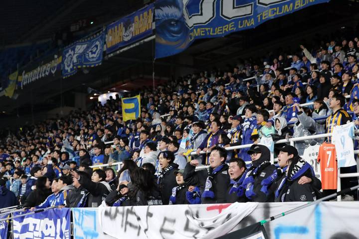 Ulsan Hyundai fans celebrate