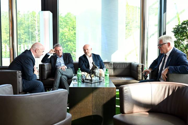 FIFA President Gianni Infantino alongside EBU Director-General Noel Curran, EBU Executive Director of Eurovision Sport Glen Killane and FIFA Chief Business Officer Romy Gai during a meeting with the European Broadcasting Union (EBU) at HoF, Home of FIFA