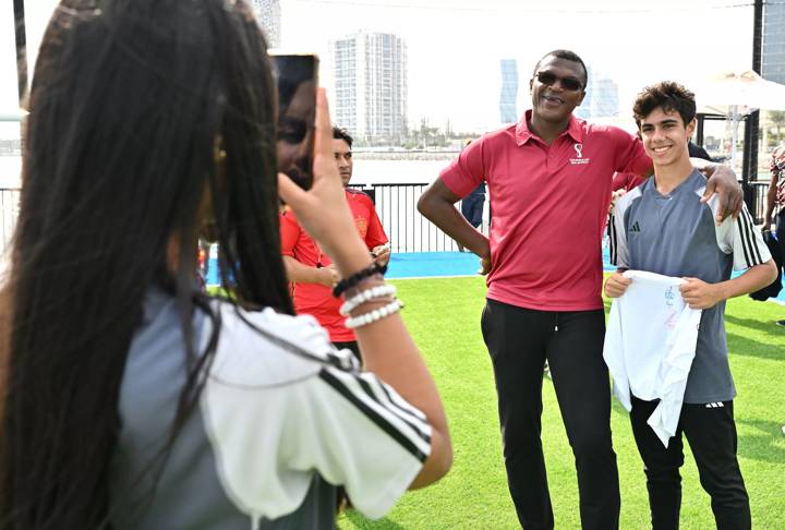 Marcel Desailly has a photo taken with member of FWC youth programme