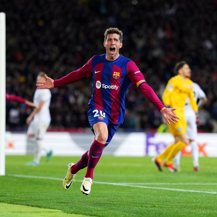 BARCELONA, SPAIN - MARCH 12: Sergi Roberto of FC Barcelona celebrates after Robert Lewandowski of FC Barcelona (not pictured) scores his team's third goal during the UEFA Champions League 2023/24 round of 16 second leg match between FC Barcelona and SSC Napoli at Estadi Olimpic Lluis Companys on March 12, 2024 in Barcelona, Spain. (Photo by Alex Caparros/Getty Images)